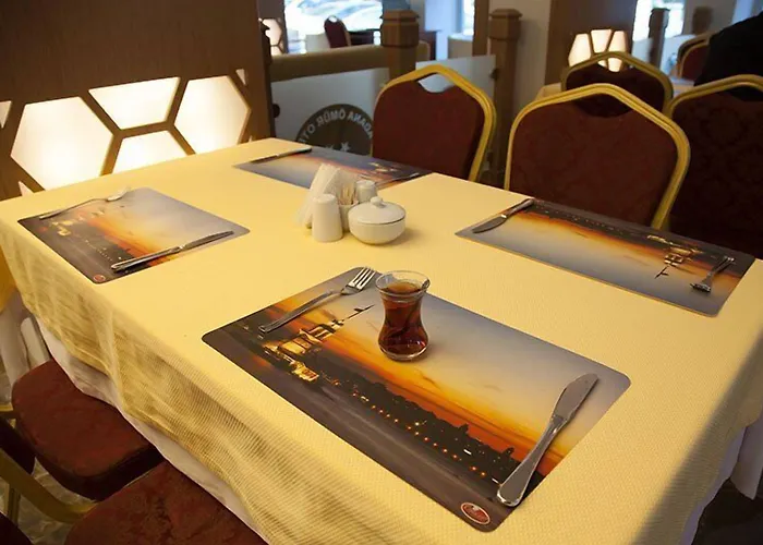 Omur فندق أضنه